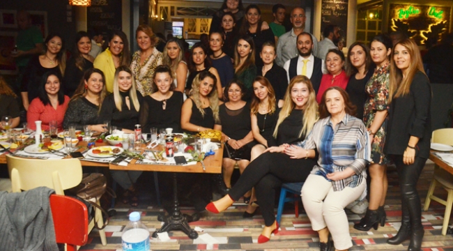 ELMA ŞEKERİ ÖĞRETMENLER GÜNÜNÜ KUTLADI