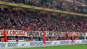 TRİBÜNLERDE COŞKU SELİ