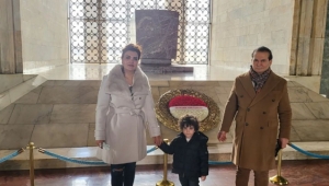 KURT AİLESİNİN ANITKABİR ZİYARETİ