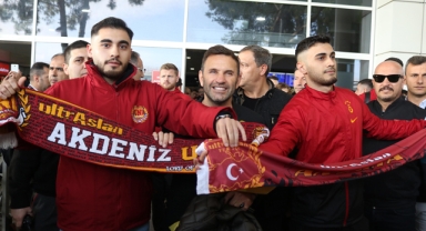 GALATASARAY, ANTALYA'DA COŞKUYLA KARŞILANDI