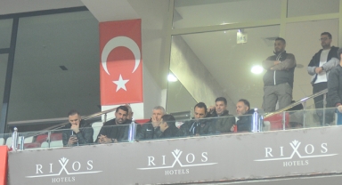 VOLKAN DEMİREL MAÇI TAKİP ETTİ