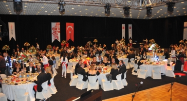 ANSİAD’DAN GÖZ KAMAŞTIRAN BALO