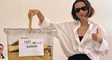 ZEYNEP BASTİK OY KULLANIMINI YAPTI