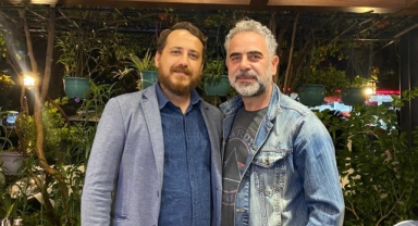 Yurdaer Okur ve Dağ bir arada