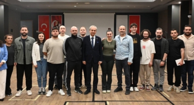 Kepez Kent Tiyatrosu ekibinden, 19 Mayıs'a özel gösterim