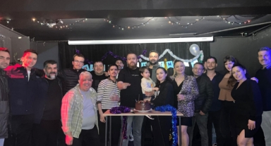 Mert Ozan Düz'e tiyatro sahnesinde doğum günü